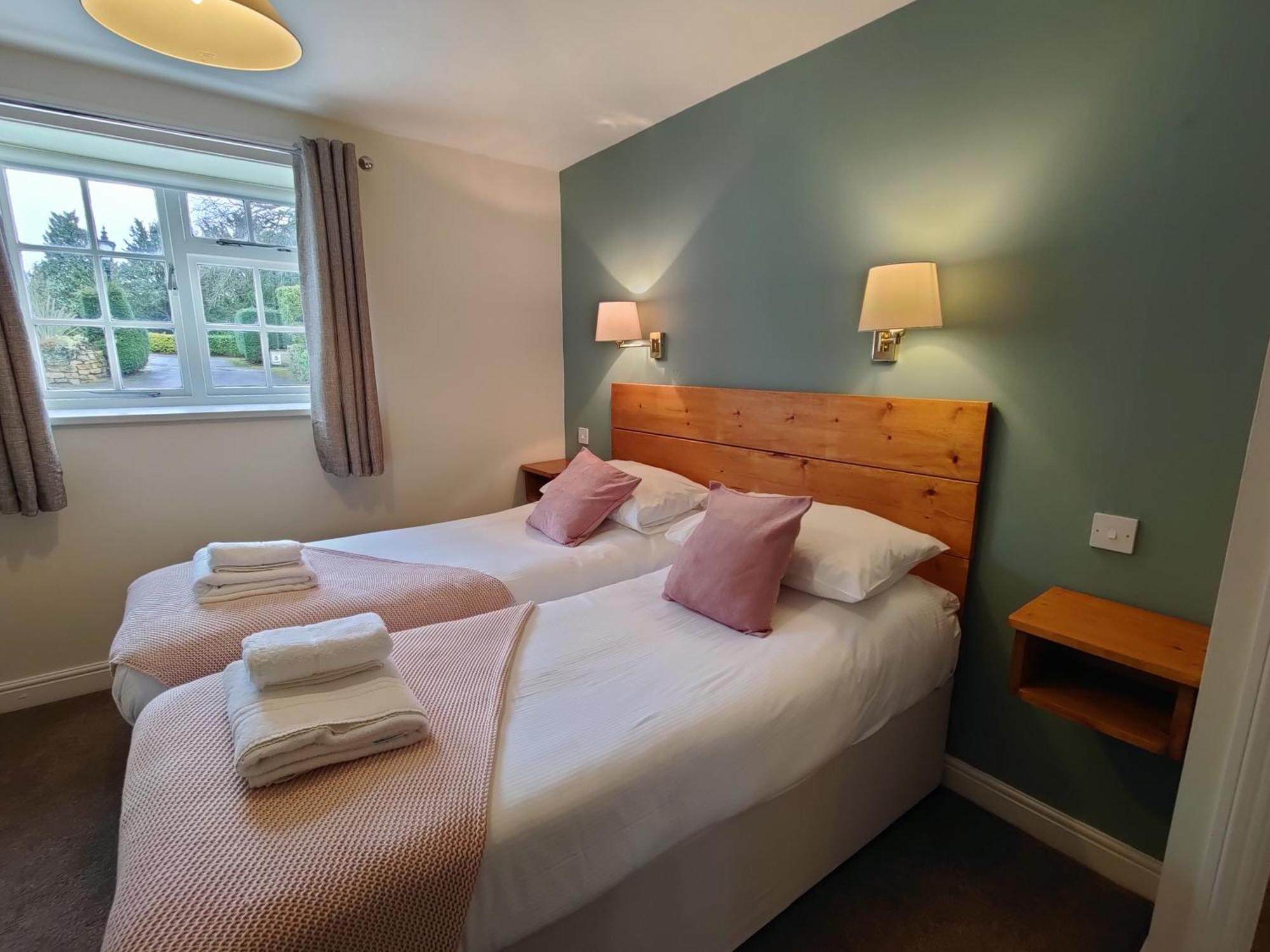 Sutton Hall Resort Тирск Стая снимка