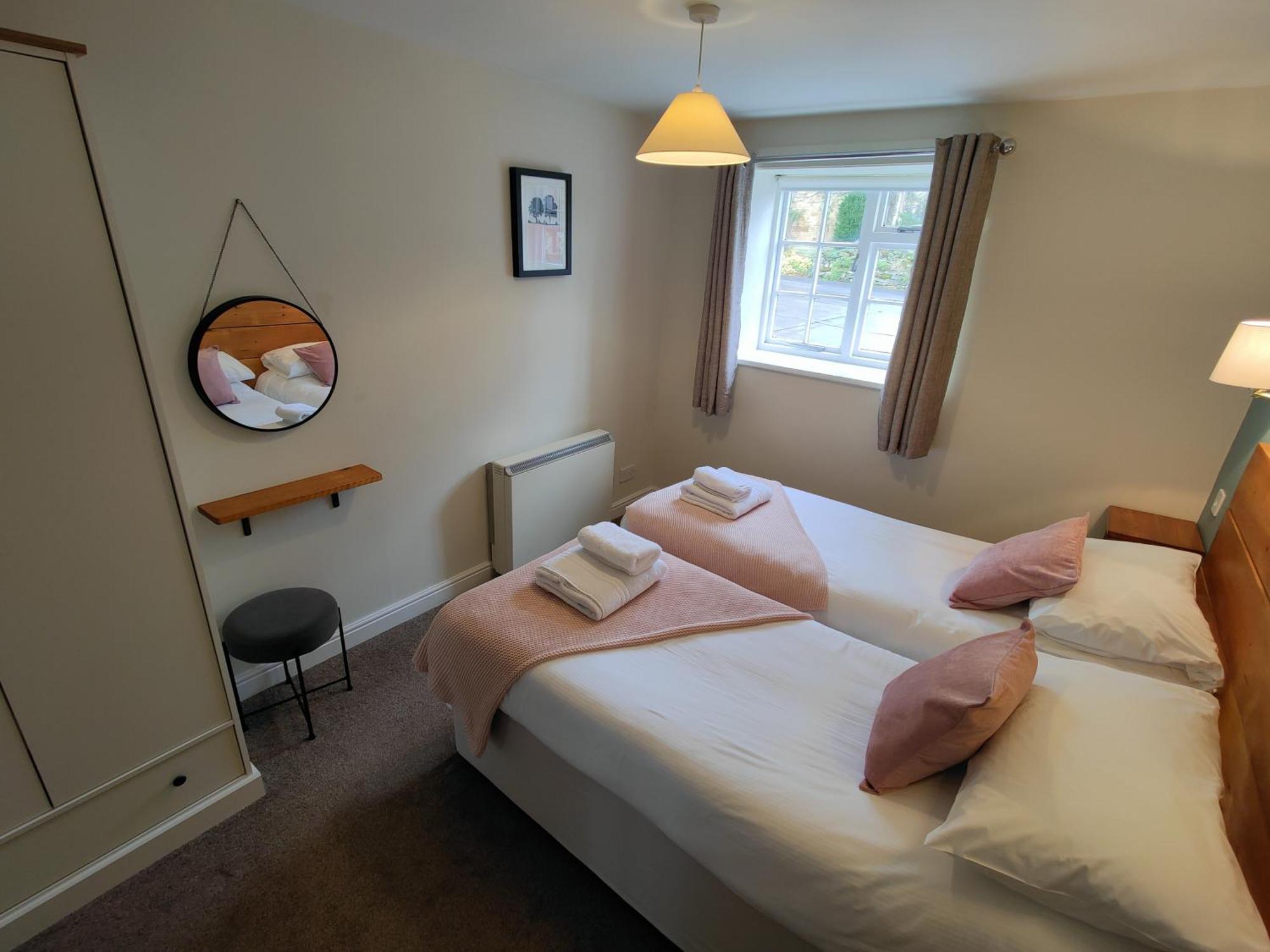 Sutton Hall Resort Тирск Стая снимка