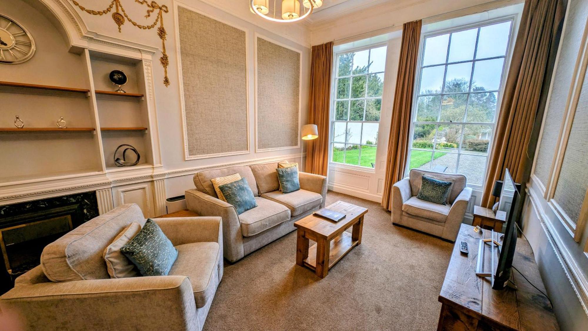 Sutton Hall Resort Тирск Стая снимка