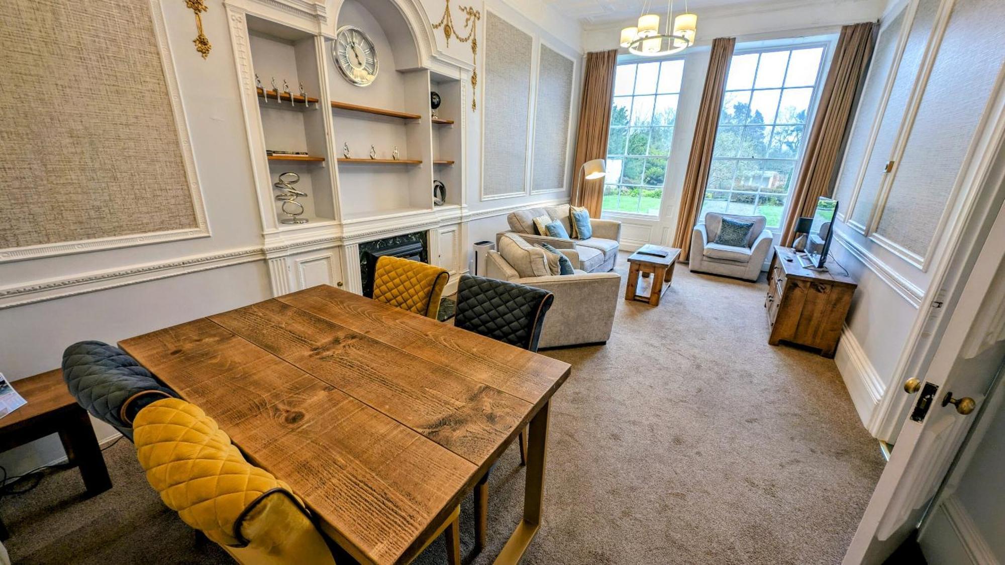 Sutton Hall Resort Тирск Стая снимка