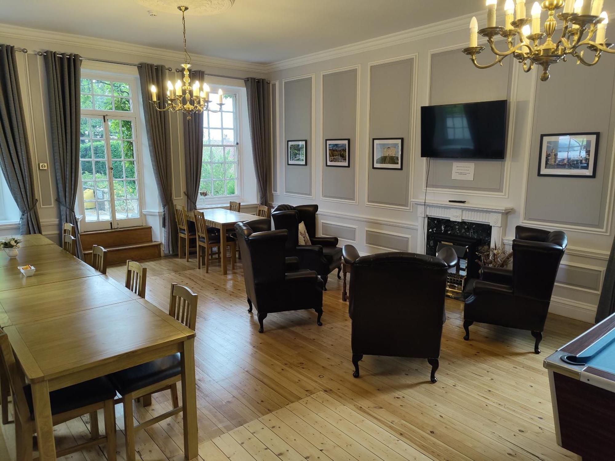 Sutton Hall Resort Тирск Екстериор снимка