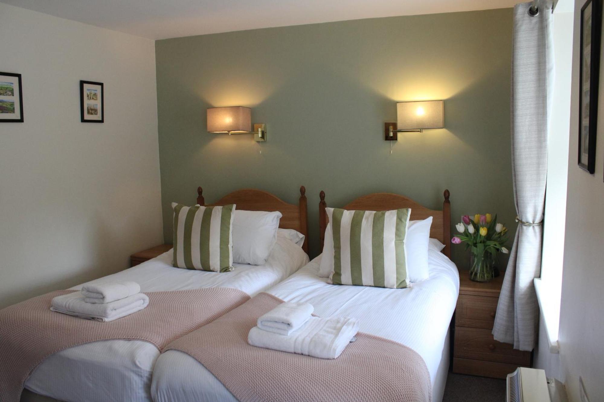 Sutton Hall Resort Тирск Стая снимка