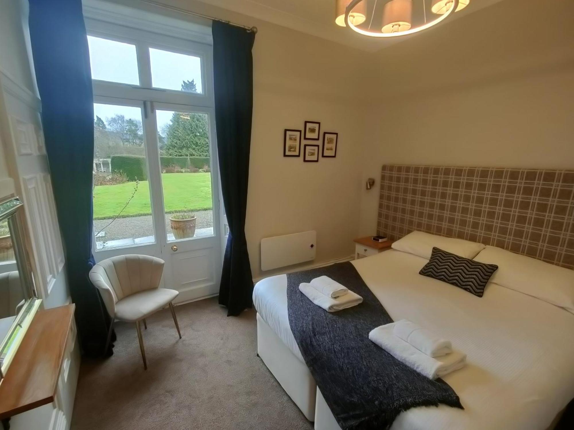 Sutton Hall Resort Тирск Стая снимка