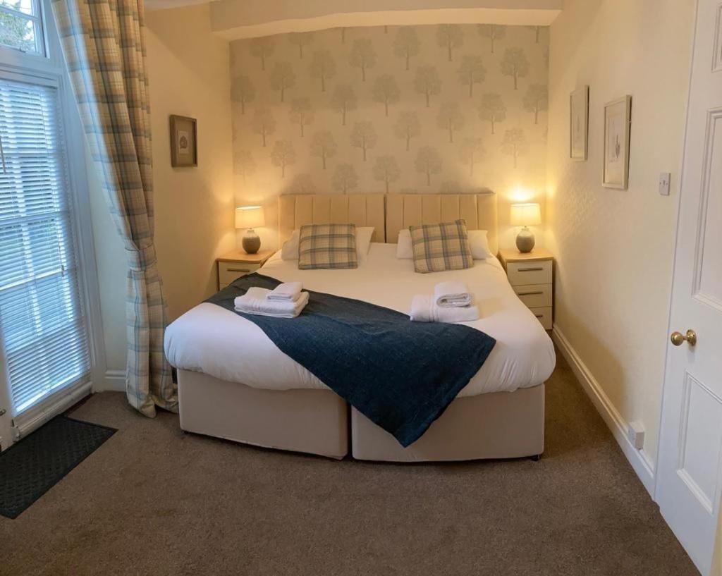 Sutton Hall Resort Тирск Стая снимка