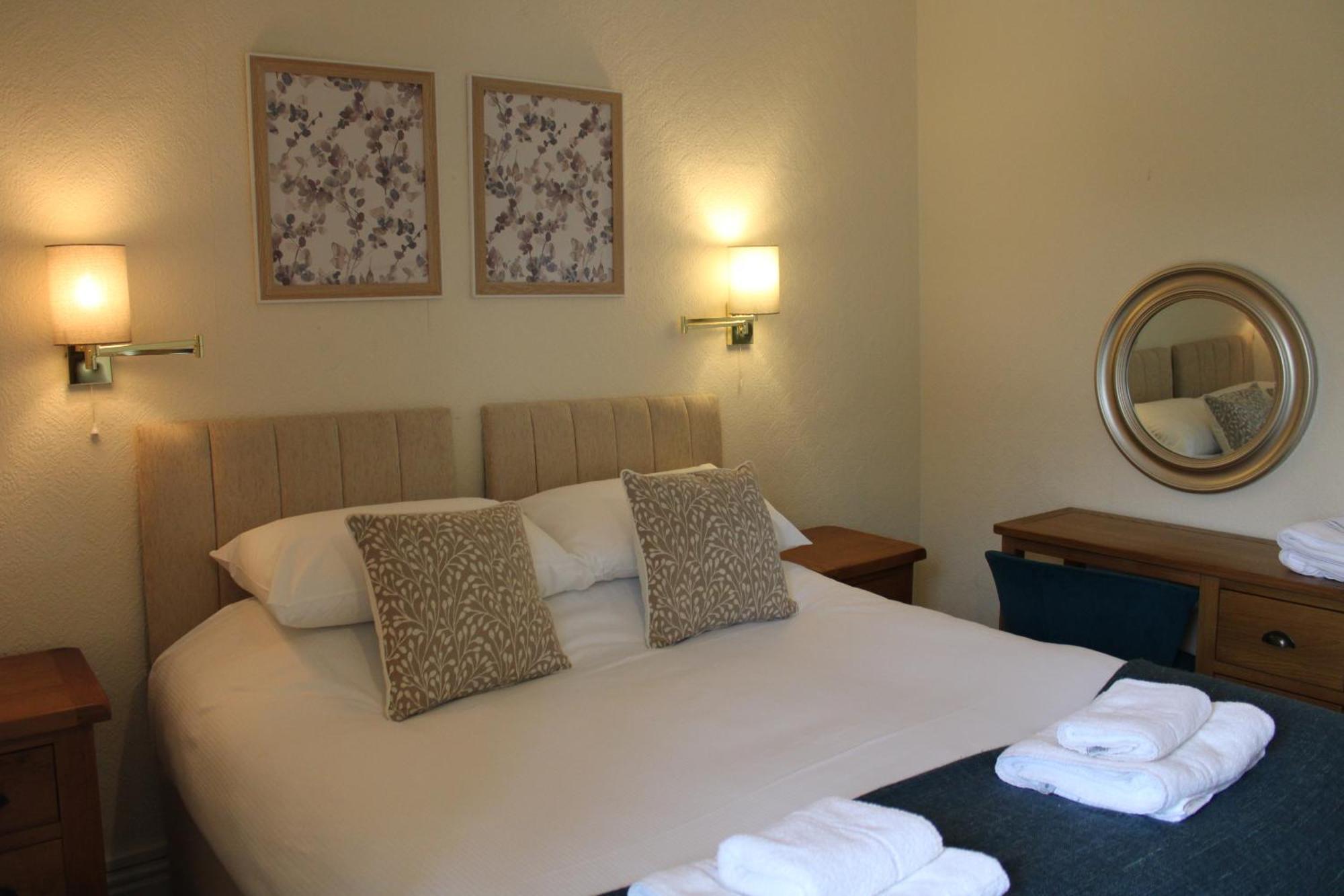 Sutton Hall Resort Тирск Стая снимка