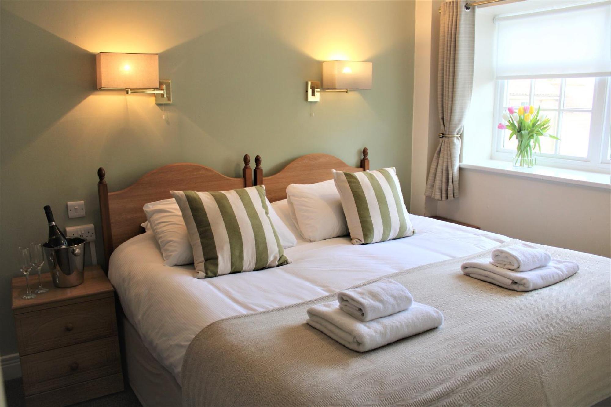 Sutton Hall Resort Тирск Стая снимка