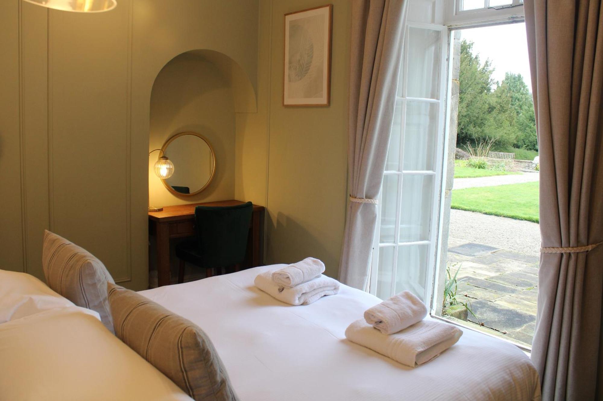 Sutton Hall Resort Тирск Стая снимка